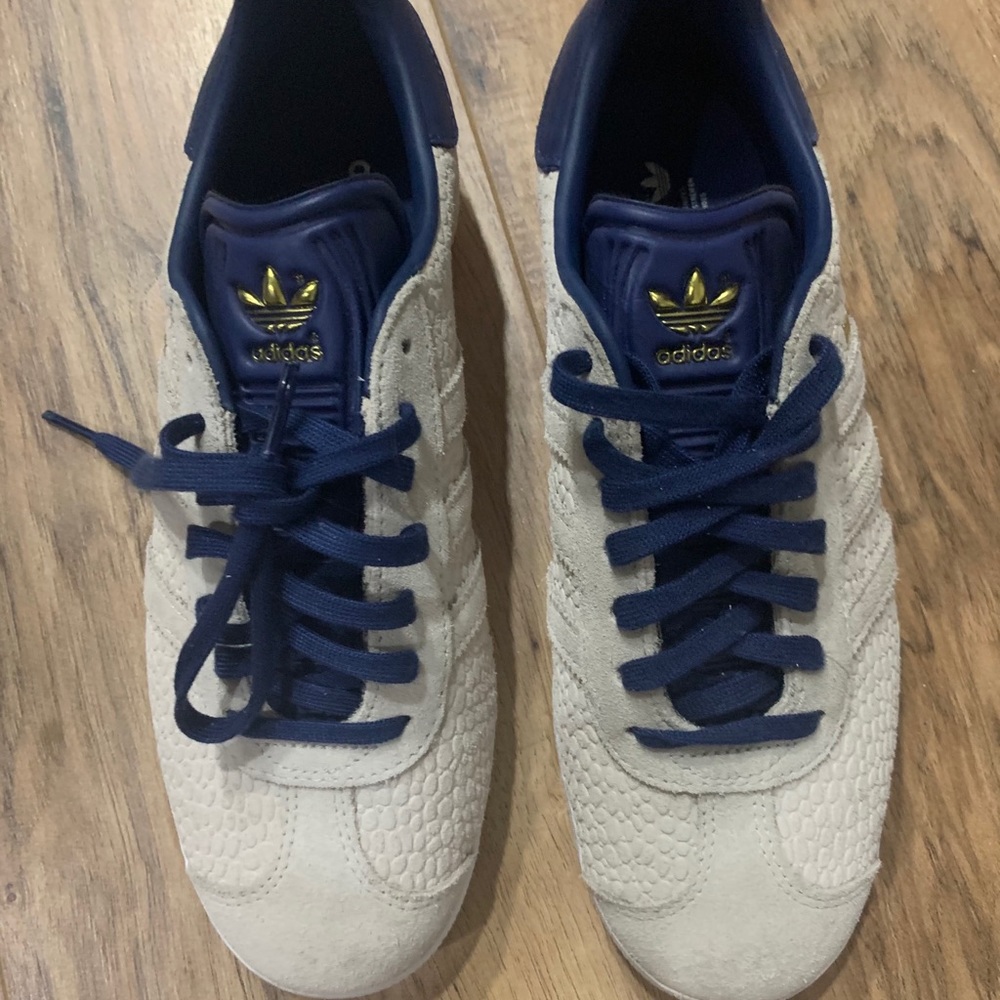 Adidas Sneakers